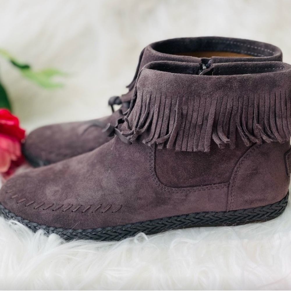 NWT UGG Kennadi ankle  moccasin boots with fringe in mauve color women’s 7